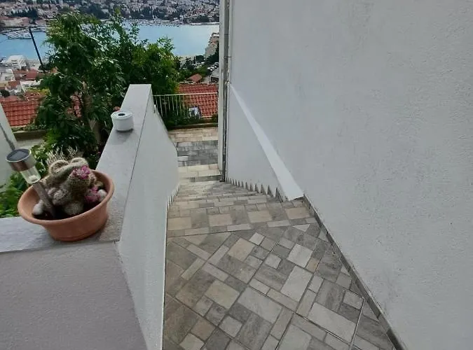 Sea View From The Hill 아파트 *