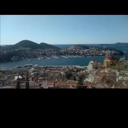 Sea View From The Hill Apartment *