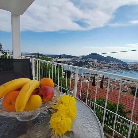 Sea View From The Hill Apartment